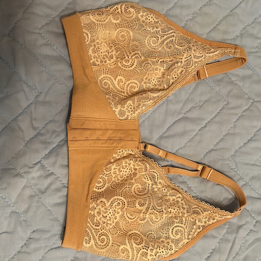 Anaono Jamie Lee lace front closure bra. I only wore twice.